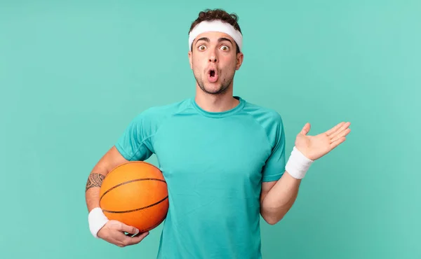 Fitness Man Looking Surprised Shocked Jaw Dropped Holding Object Open — Stock Photo, Image