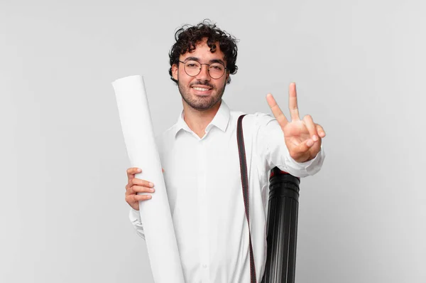 Arquiteto Sorrindo Olhando Feliz Despreocupado Positivo Gesticulando Vitória Paz Com — Fotografia de Stock