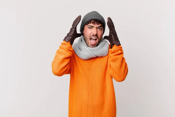 Hispanic Man Screaming Hands Air Feeling Furious Frustrated Stressed Upset — Stock Photo, Image