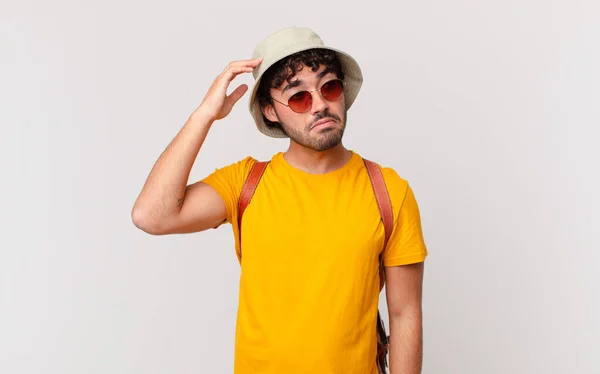 Hispanic Tourist Man Feeling Puzzled Confused Scratching Head Looking Side — Stock Photo, Image