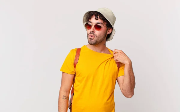Spaanse Toerist Voelt Zich Gestrest Angstig Moe Gefrustreerd Trekken Shirt — Stockfoto