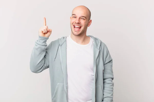 Homem Careca Sentindo Como Gênio Feliz Animado Depois Perceber Uma — Fotografia de Stock