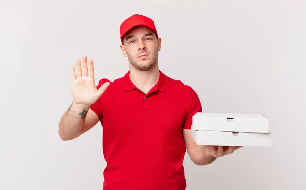 Pizza Leveren Man Kijken Serieus Streng Ontevreden Boos Tonen Open — Stockfoto
