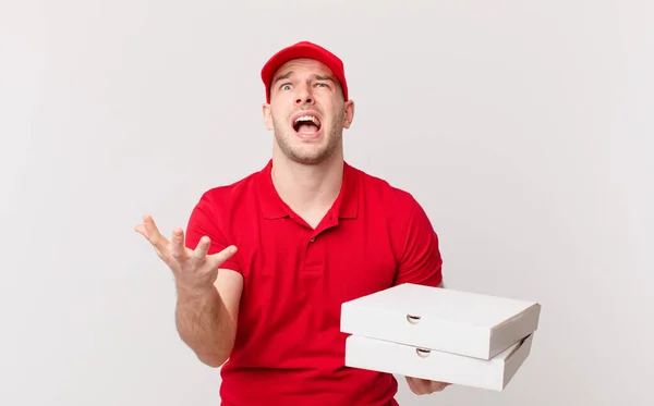 Pizza Leveren Man Zoek Wanhopig Gefrustreerd Gestresst Ongelukkig Geïrriteerd Schreeuwen — Stockfoto
