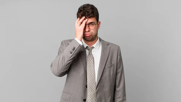 Geschäftsmann Fühlt Sich Gelangweilt Frustriert Und Schläfrig Nach Einer Ermüdenden — Stockfoto