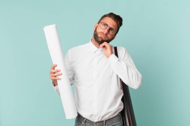 Genç yakışıklı düşünen, kuşkulu ve kafası karışık bir adam. mimar konsepti