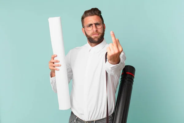 Jovem Homem Bonito Sentindo Irritado Irritado Rebelde Agressivo Conceito Arquiteto — Fotografia de Stock