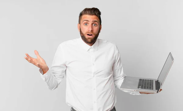Young Handsome Man Amazed Shocked Astonished Unbelievable Surprise Holding Laptop — Φωτογραφία Αρχείου