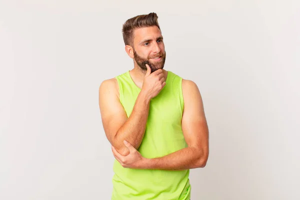 Joven Hombre Guapo Sonriendo Con Una Expresión Feliz Segura Con — Foto de Stock