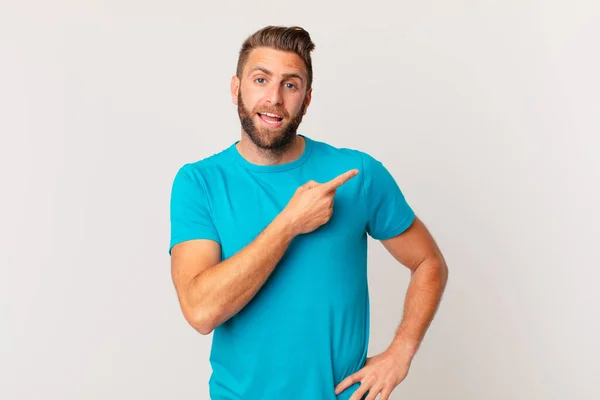 Young Handsome Man Looking Excited Surprised Pointing Side Fitness Concept — Zdjęcie stockowe