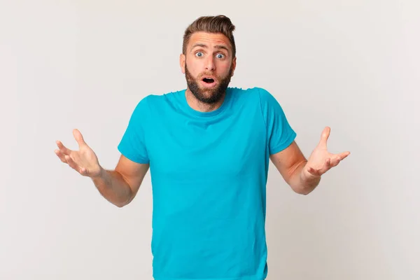 Young Handsome Man Amazed Shocked Astonished Unbelievable Surprise Fitness Concept — Stockfoto