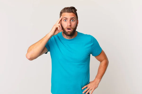 Young Handsome Man Looking Surprised Realizing New Thought Idea Concept — Stockfoto