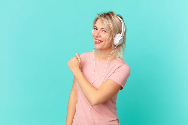 Young Pretty Woman Feeling Happy Facing Challenge Celebrating Listening Music — Stockfoto