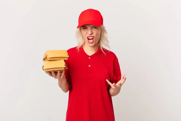 Junge Hübsche Frau Die Wütend Genervt Und Frustriert Aussieht Burger — Stockfoto