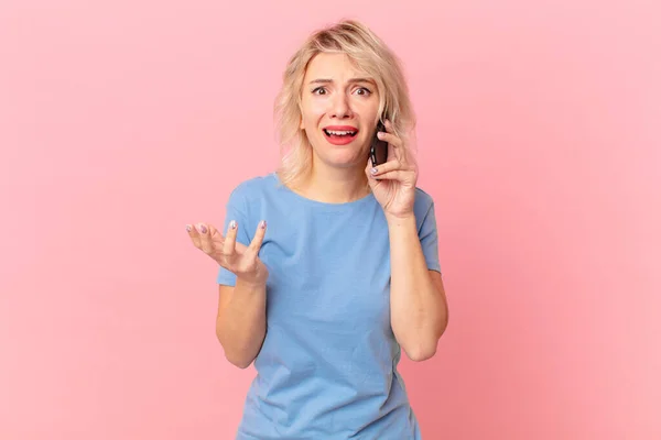 Jeune Jolie Femme Air Désespérée Frustrée Stressée Concept Cellule — Photo