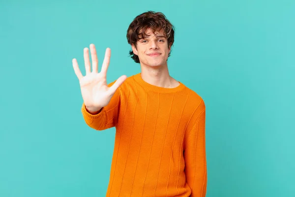 Young Handsome Man Smiling Looking Friendly Showing Number Five — Stock Photo, Image