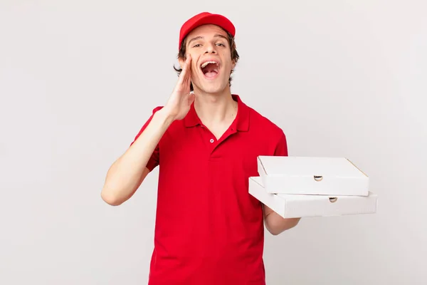 Pizzalieferant Fühlt Sich Glücklich Und Brüllt Mit Den Händen Neben — Stockfoto