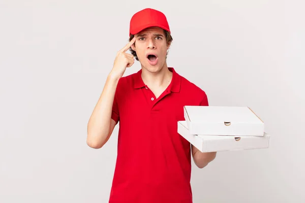 Pizza Deliver Man Looking Surprised Realizing New Thought Idea Concept — Stockfoto