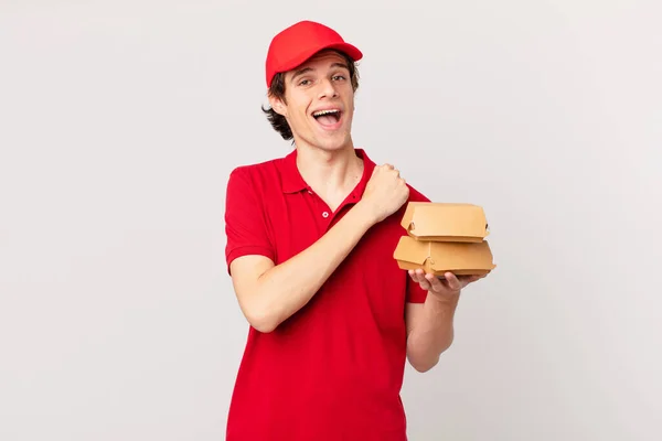 Burger Deliver Man Feeling Happy Facing Challenge Celebrating — Stock Photo, Image