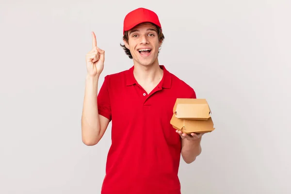 Hamburger Leveren Man Gevoel Als Een Gelukkig Opgewonden Genie Het — Stockfoto