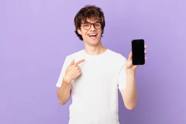 Young Man Feeling Happy Pointing Self Excited Holding Cell — Stockfoto