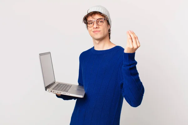 Junger Mann Mit Laptop Der Capice Oder Geld Geste Macht — Stockfoto