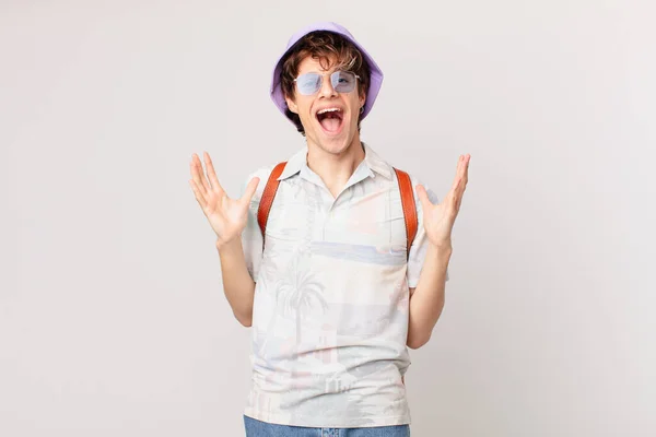 Young Traveller Tourist Man Feeling Happy Astonished Something Unbelievable — Stock Photo, Image