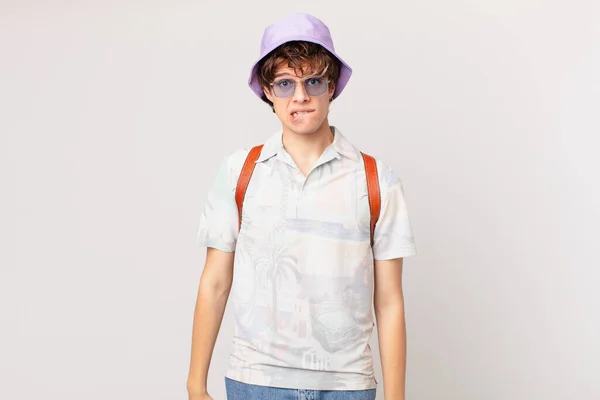 Young Traveller Tourist Man Looking Puzzled Confused — Stock Photo, Image