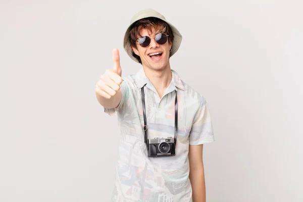 Young Traveller Tourist Man Feeling Proud Smiling Positively Thumbs — Stock Photo, Image