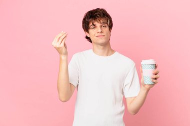 Kahveli genç adam kapiş ya da para hareketi yapıyor, sana ödemeni söylüyor.