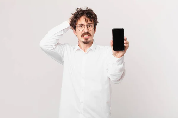 Jeune Homme Affaires Avec Une Cellule Stressée Anxieuse Effrayée Les — Photo