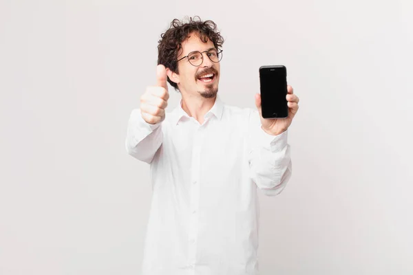 Joven Hombre Negocios Con Una Celda Sintiéndose Orgulloso Sonriendo Positivamente —  Fotos de Stock