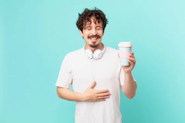 Jeune Homme Avec Café Riant Haute Voix Une Blague Hilarante — Photo