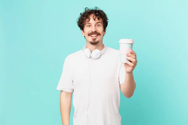 Jeune Homme Avec Café Air Heureux Agréablement Surpris — Photo