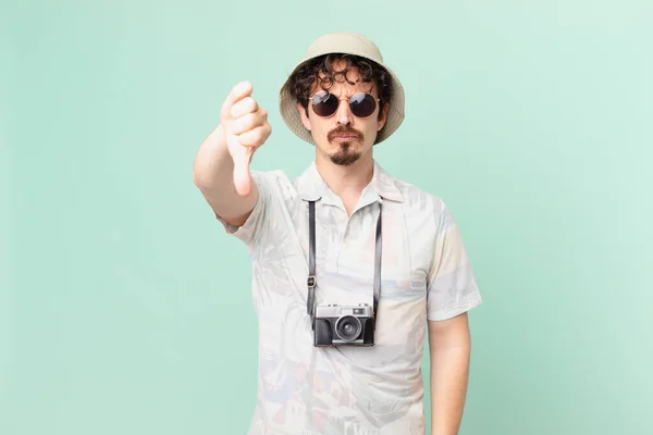 Young Traveller Tourist Feeling Cross Showing Thumbs — Foto Stock