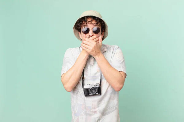 Young Traveller Tourist Covering Mouth Hands Shocked — Stockfoto