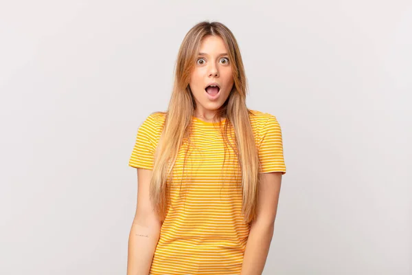 Young Pretty Woman Looking Very Shocked Surprised — Stock Photo, Image