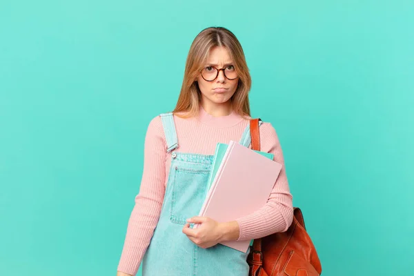 Jonge Student Vrouw Voelt Zich Verdrietig Zeurderig Met Een Ongelukkige — Stockfoto