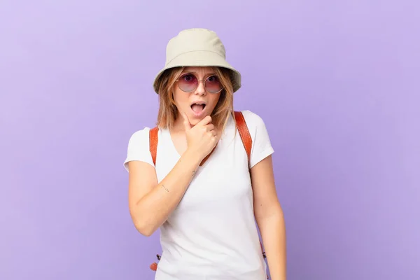 Young Traveller Tourist Woman Mouth Eyes Wide Open Hand Chin — Stock Photo, Image