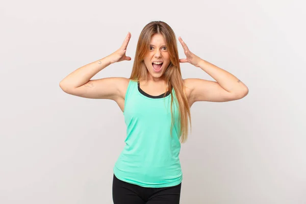 Young Pretty Fitness Woman Screaming Hands Air — 스톡 사진