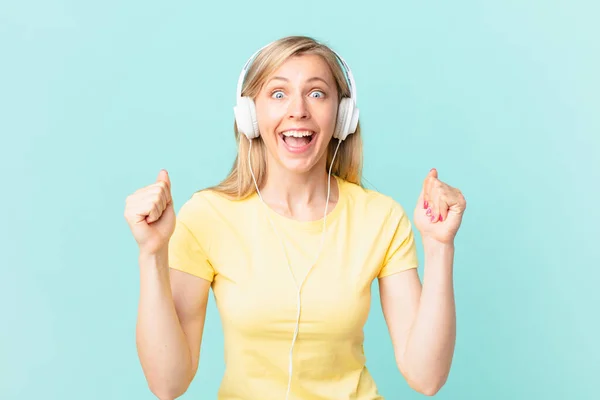 Young Blonde Woman Feeling Shocked Laughing Celebrating Success Listening Music — Foto de Stock