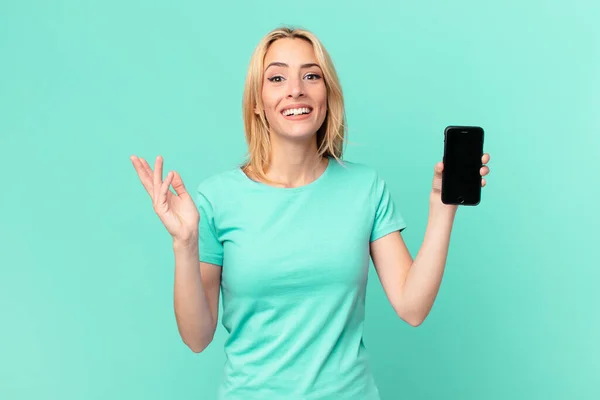 Giovane Donna Bionda Sentirsi Felice Sorpreso Realizzando Una Soluzione Idea — Foto Stock