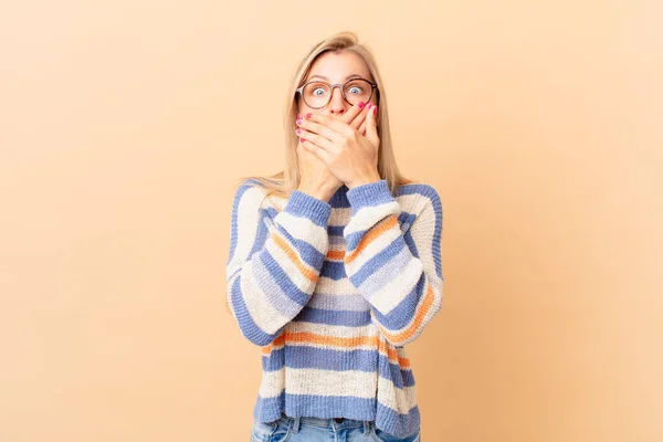 Young Blonde Woman Covering Mouth Hands Shocked — Stock Photo, Image