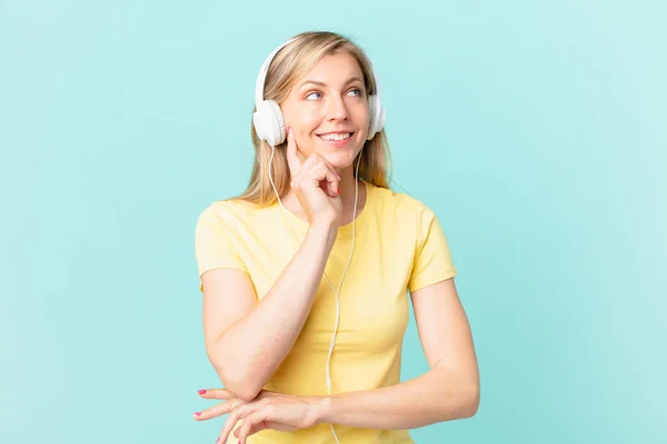 Young Blonde Woman Smiling Happily Daydreaming Doubting Listening Music — Fotografia de Stock