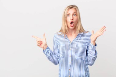 Genç sarışın kadın inanılmaz bir sürprizle şaşkına döndü ve hayrete düştü.