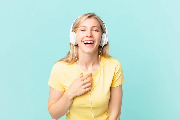 Young Blonde Woman Laughing Out Loud Some Hilarious Joke Listening — Fotografia de Stock