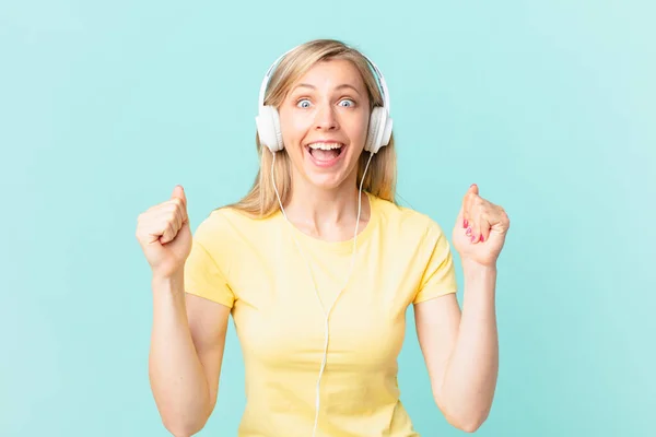 Young Blonde Woman Feeling Shocked Laughing Celebrating Success Listening Music — Stockfoto