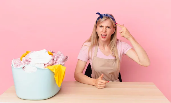 Junge Blonde Frau Die Sich Verwirrt Und Verwirrt Fühlt Und — Stockfoto