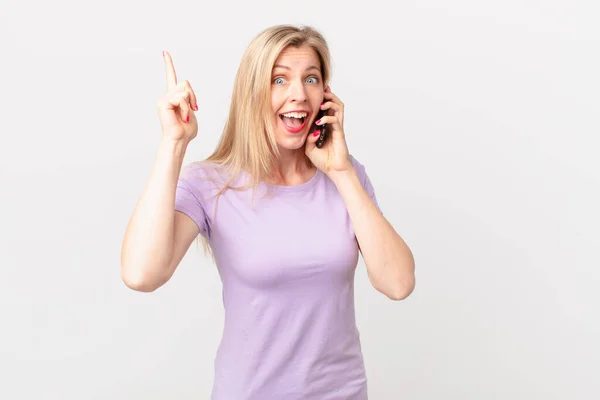 Young Blonde Woman Feeling Happy Excited Genius Realizing Idea Calling — Stock Photo, Image
