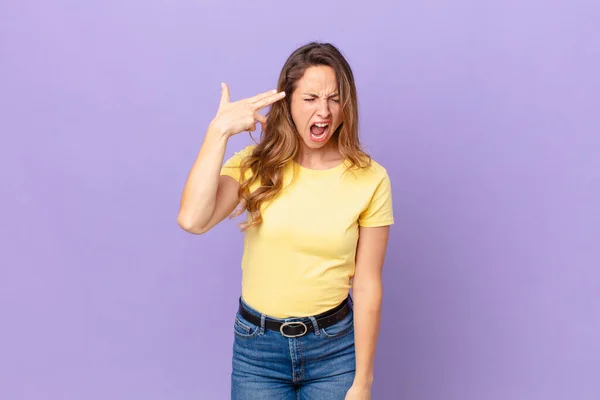 Mulher Bonita Olhar Infeliz Estressado Gesto Suicídio Fazendo Sinal Arma — Fotografia de Stock